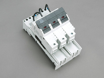 Artikelbild 1 des Artikels 31968 Ambus Easyswitch 3pol 30A 27x60 /600V LED