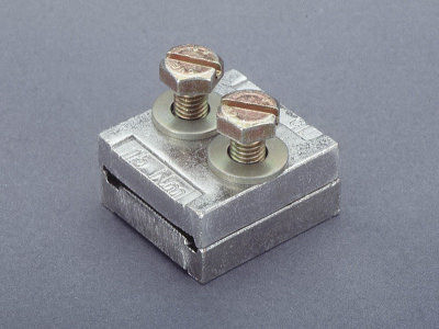 Artikelbild 1 des Artikels 01990 Schienen-Längsverbindung 630A (9-20mm)